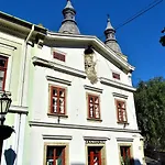 Carlone House Homestay