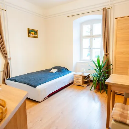 Carlone House * エゲル