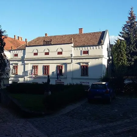 Carlone House Kwatera prywatna Eger