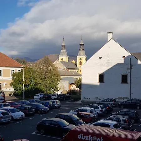 Carlone House Rum i privatbostad Eger